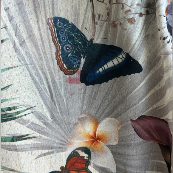 Birds & Butterfulies Shirt🦋 - Picture 2 of 5